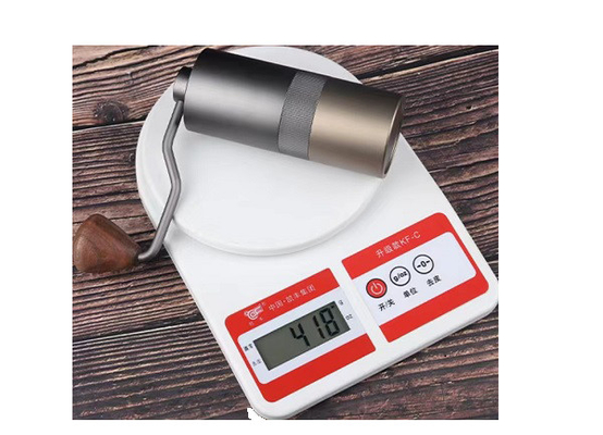 Weinlese-Kurbel-Kaffeemühle Household Mini Flat Burr Adjustable