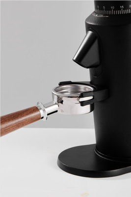 Anpassbare Spannung Heimkaffeemühle mit Titanbeschichtungsklinge